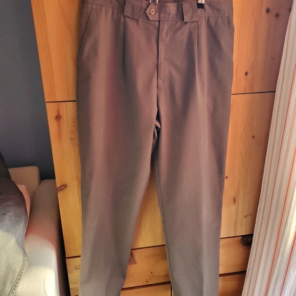 Tilley Endurables Men's Olive Green Chino Pants size 35 - Picture 1 of 9